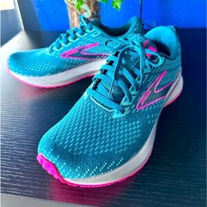 Brooks Levitate Sneakers